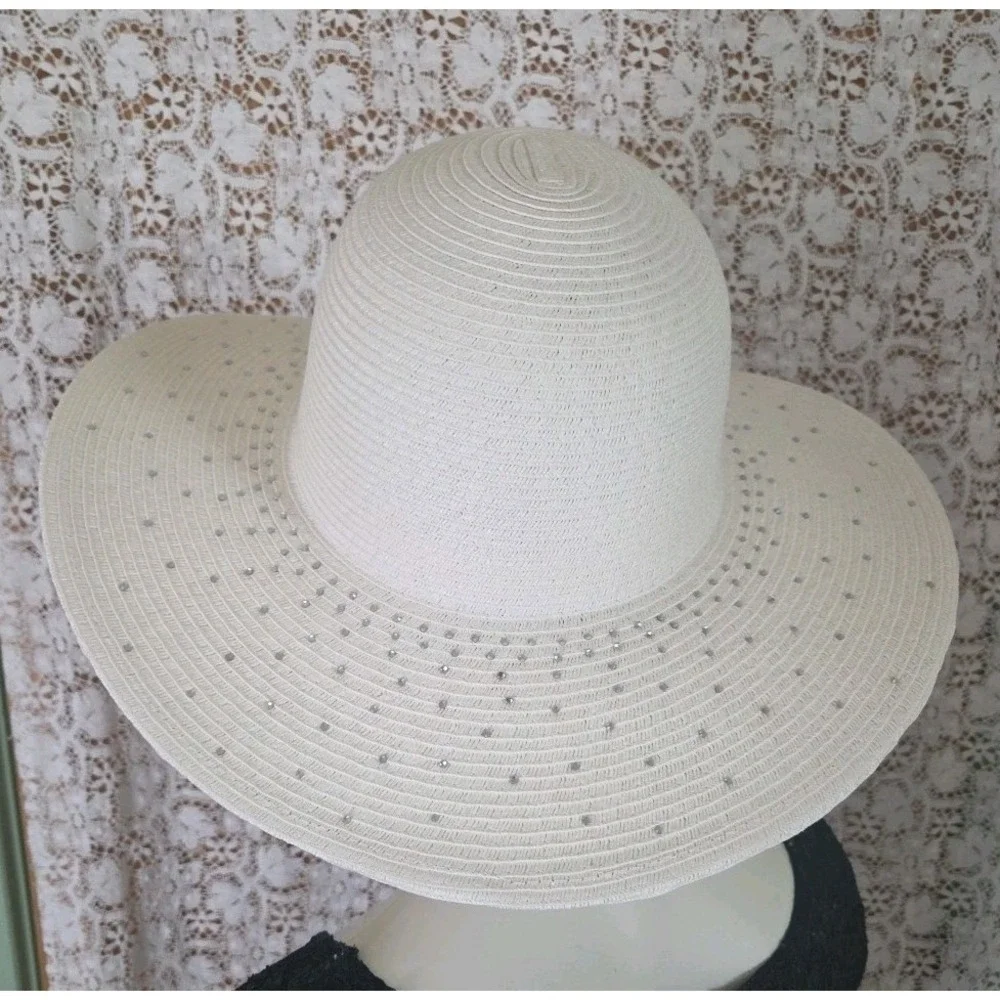 Scala Pronto Wide Brim Hat White Silver‎ Rhinestone OS Beach Vacation Resort